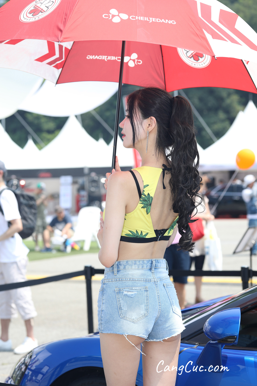 [精选街拍作品] No.5023 青春魅力车模